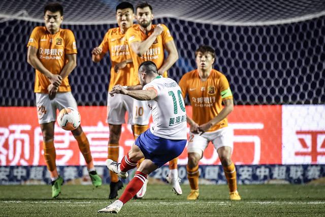 三亚亚沙会丨范俊杰夺得赛会首金 中国队包揽游跑两项个人赛金牌